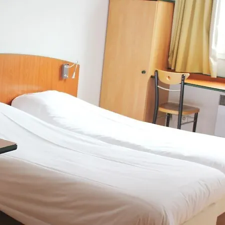 Centre Aparthotel 3*