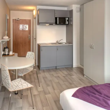 Centre Aparthotel 3*