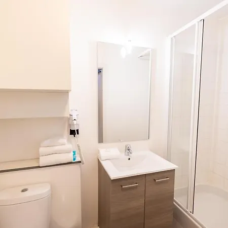 Centre Aparthotel 3*