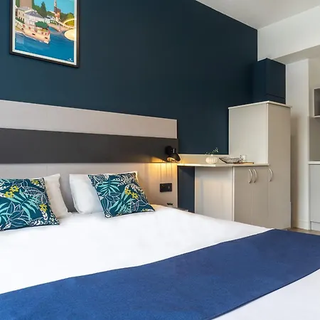 Centre Aparthotel 3*
