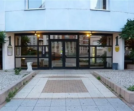 Centre Aparthotel 3*