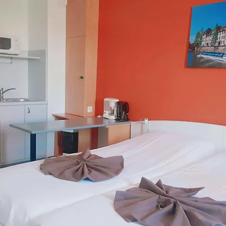 Centre Aparthotel 3*